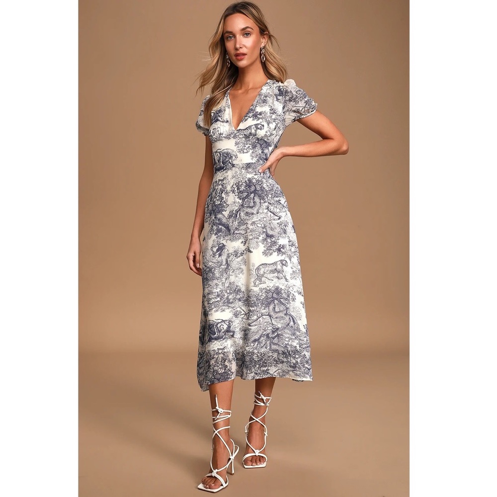 ✨ISO - NOT FOR SALE✨ Lulu’s Blue Print Dress